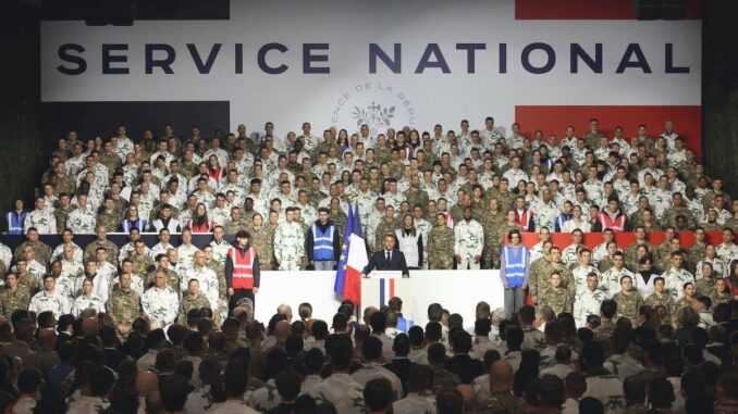 Bezahltes militärisches Ausbildungsprogramm für Jugendliche in Frankreich - BlauBahn