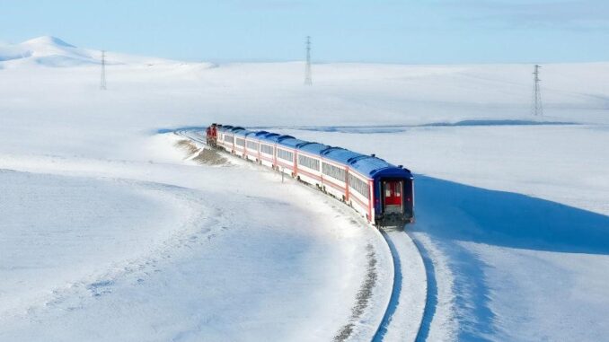 Die Schneebekämpfung in der Luft, auf dem Landweg und auf der Schiene geht weiter - BlauBahn