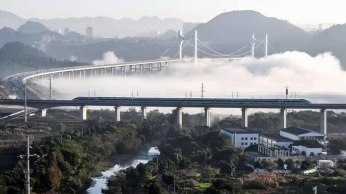 Neue Hochgeschwindigkeitszuglinie, die die regionale Entwicklung in China anstoßen wird, ist in Betrieb - BlauBahn