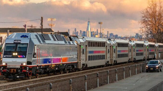 NJ TRANSIT erneuert Mehrstockwagenflotte - BlauBahn