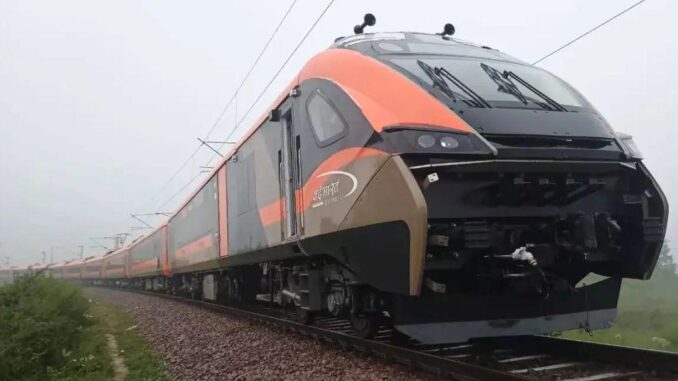 Schlafwagenzug Vande Bharat bricht Geschwindigkeitsrekord in Indien - BlauBahn
