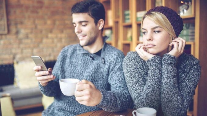 Was ist Phubbing und wie kann man es stoppen? - BlauBahn