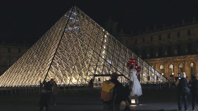 Das prestigeträchtigste Museum der Welt: Der Louvre steht kurz vor der Schließung - BlauBahn