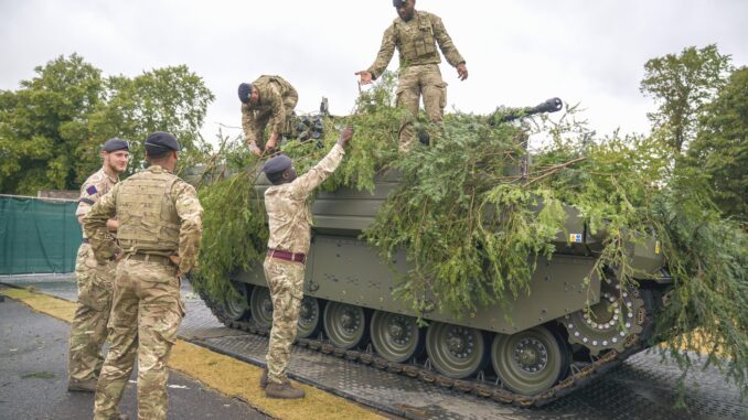 Defekte Ajax-Panzers haben in Großbritannien einen politischen Erdbeben ausgelöst - BlauBahn