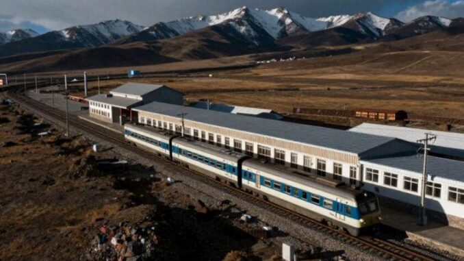 Der höchstgelegene Bahnhof der Welt nimmt seinen Betrieb auf - BlauBahn