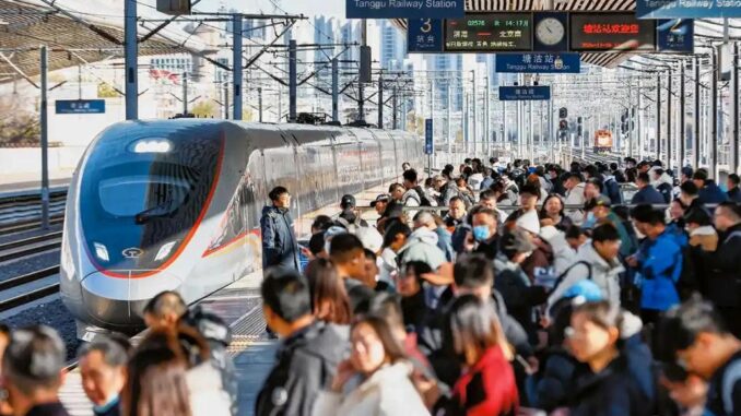 Rekord im Jahr 2025 bei chinesischen Eisenbahnen: Zahl der Fahrgäste und Investitionen steigen - BlauBahn