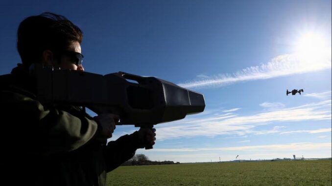 UAV-Alarm über französischem Atom-U-Boot-Stützpunkt - BlauBahn