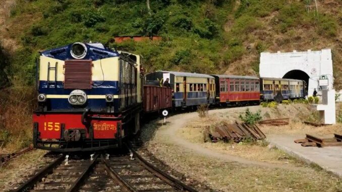 Wiederaufnahme des Schmalspurbahnverkehrs im Kangra-Tal - BlauBahn