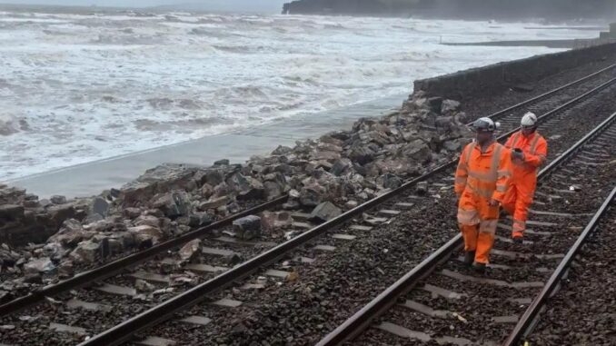 Dawlish: Damm eingestürzt, Eisenbahn geschlossen - BlauBahn