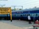 Doppelstockzug Chennai-Bengaluru in Tiruvallur - BlauBahn