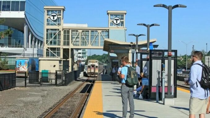 MBTA-Ticketschalter nehmen am Boston South Station den Betrieb auf - BlauBahn