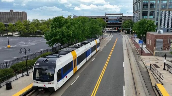 Modernisierungs- und Transferprozess auf der NJ Transit River LINE - BlauBahn