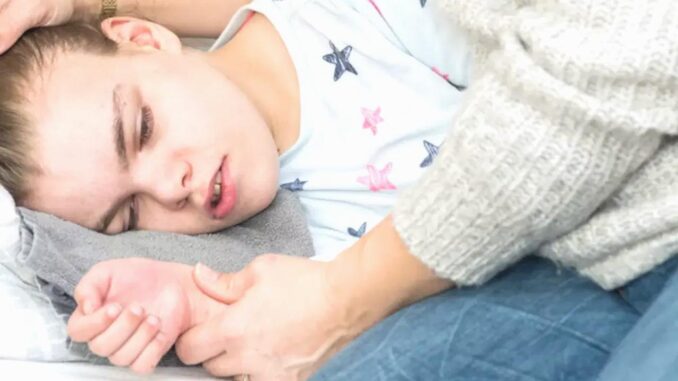 Vorsicht vor stillen Anfällen: Epilepsie bei Kindern kann übersehen werden - BlauBahn