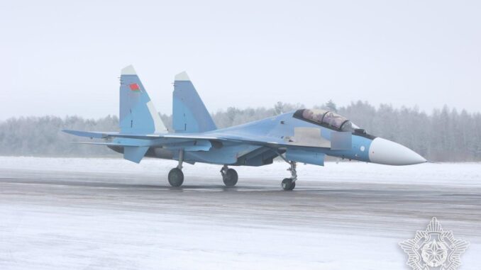 Weißrussische Su-30SM2 Kampfjets - BlauBahn