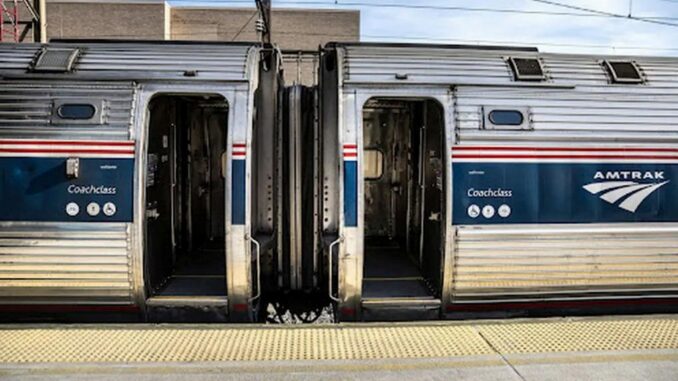 Amtrak-Mitarbeiter angegriffen, Täter festgenommen - BlauBahn