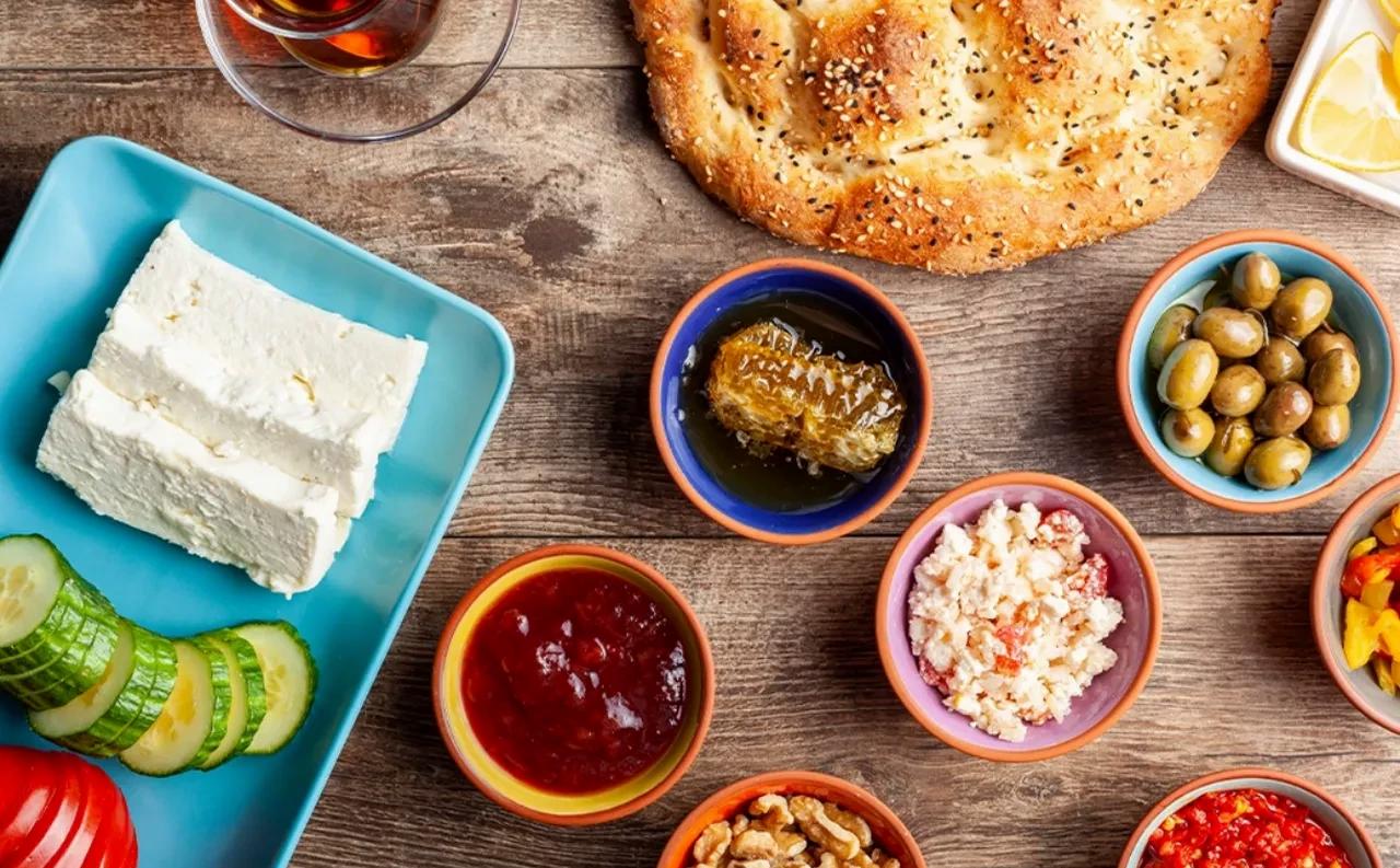 Die richtigen Lebensmittel zur Vermeidung von Dehydrierung bei Sahur - BlauBahn