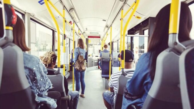 Elektrische Busse starten in West-Northamptonshire - BlauBahn