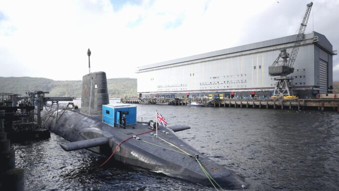 Schottland: Sicherheit von Atom-U-Boot-Stützpunkt geschützt - BlauBahn
