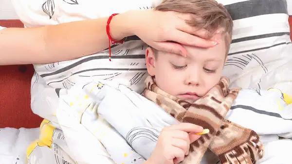 5 Goldene Regeln zum Schutz von Kindern bei Luftveränderungen - BlauBahn