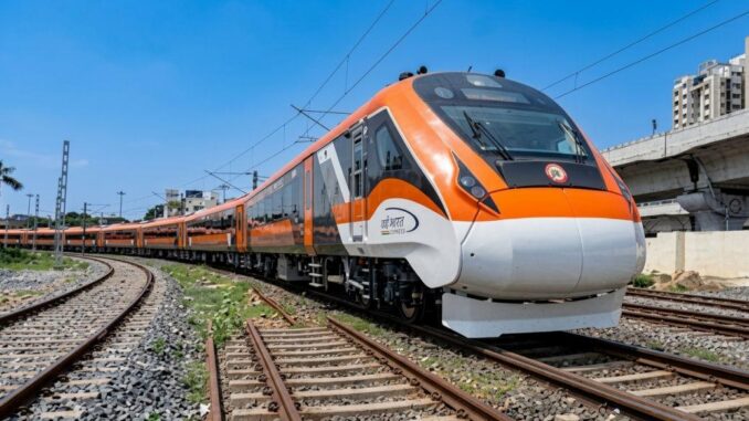 Der Schlafwagenzug Vande Bharat ist unterwegs - BlauBahn