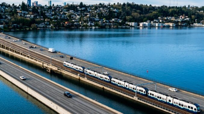 Historischer Auftakt der Crosslake-Linie in Seattle - BlauBahn