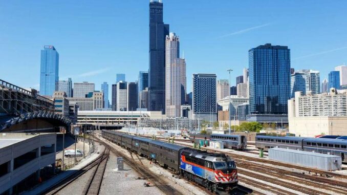 Vorabkontrolle bei Bahnfahrkarten in Chicago - BlauBahn