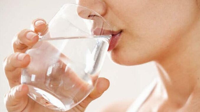 Wie viel Wasser sollten wir trinken? - BlauBahn