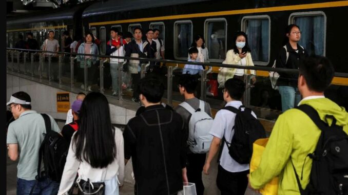 Chinesische Eisenbahnen befördern am 1. Mai 24,8 Millionen Passagiere - BlauBahn