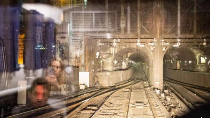 Feuer im Penn Station Tunnel: Bahnbetrieb in New York eingestellt - BlauBahn