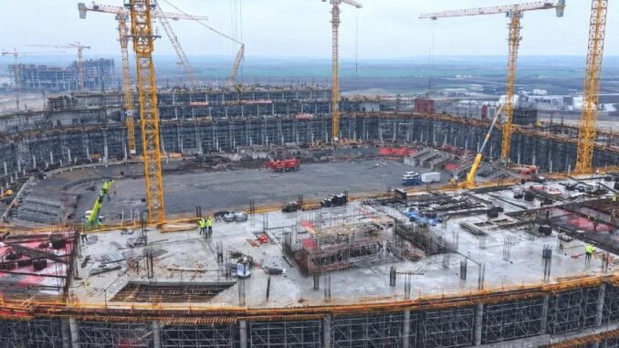 Hauptstadt Serbiens: Das beeindruckende 1-Milliarden-Euro-Hängedach-Fußballstadion im Bau - BlauBahn
