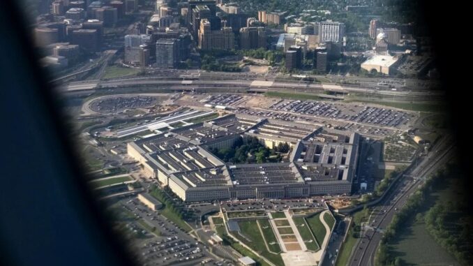 Pentagon schließt Verträge mit 7 KI-Unternehmen - BlauBahn