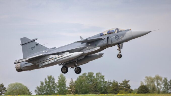 Ukrainische Pilotinnen und Piloten beginnen offizielle Ausbildung mit Gripen - BlauBahn
