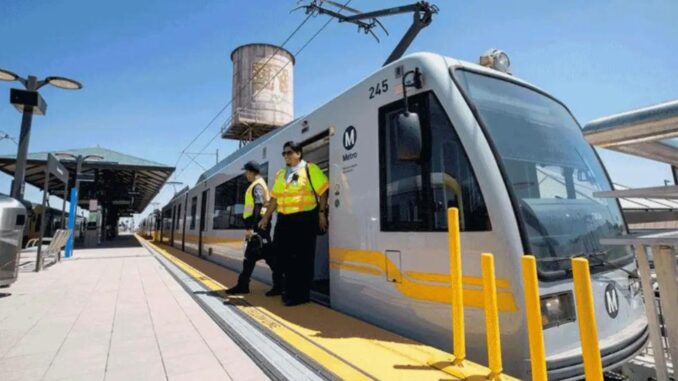 Unterschriften für das Erweiterungsprojekt der Metrolinie Los Angeles - BlauBahn