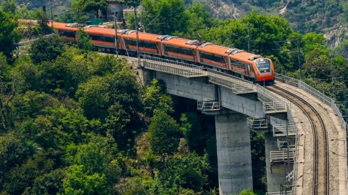 Vande Bharat Express verkürzte Reisezeit zwischen Jammu und Srinagar - BlauBahn