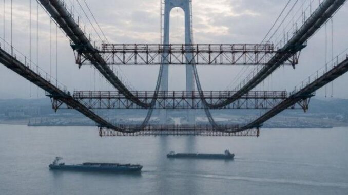 Das weltberühmte Yanji Yangtze Brückenprojekt - BlauBahn