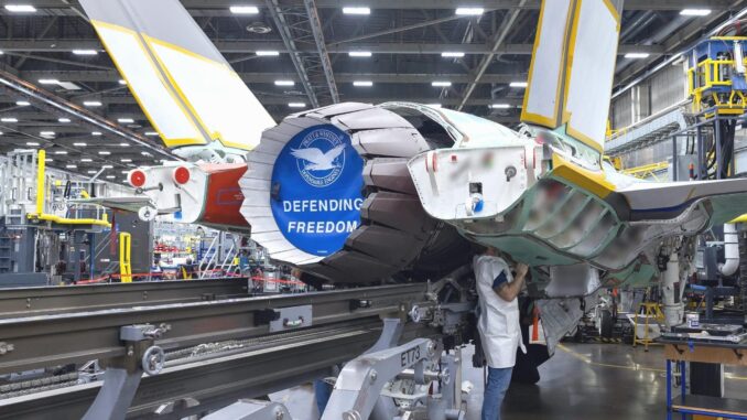 Deutschlands Erster F-35A Abschließende Motorinstallation - BlauBahn