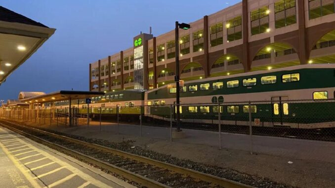 Große Erweiterung am Oakville GO Bahnhof - BlauBahn