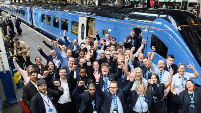 Günstiges Reisen auf der Stirling-London Eisenbahnlinie gestartet - BlauBahn