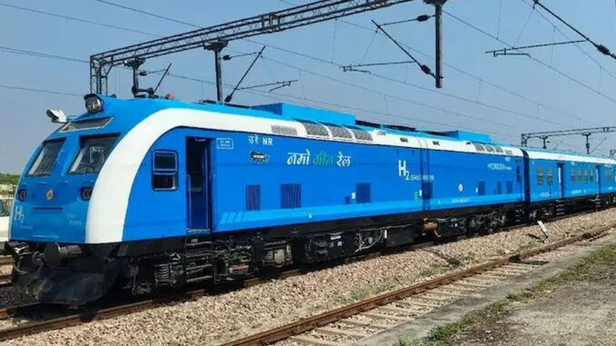Indiens erster Wasserstoff-Zug absolvierte Probefahrt - BlauBahn