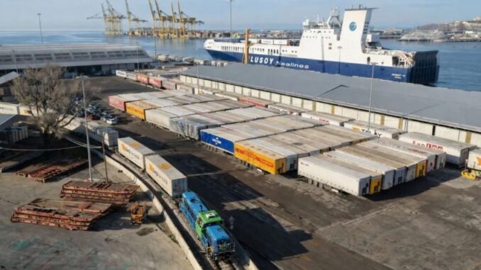 Stärkung der Hafen-Schienenverkehr-Integration in Italien - BlauBahn