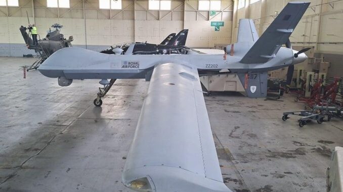 Überprüfung der MQ-9 Drohne in einem britischen Museum - BlauBahn