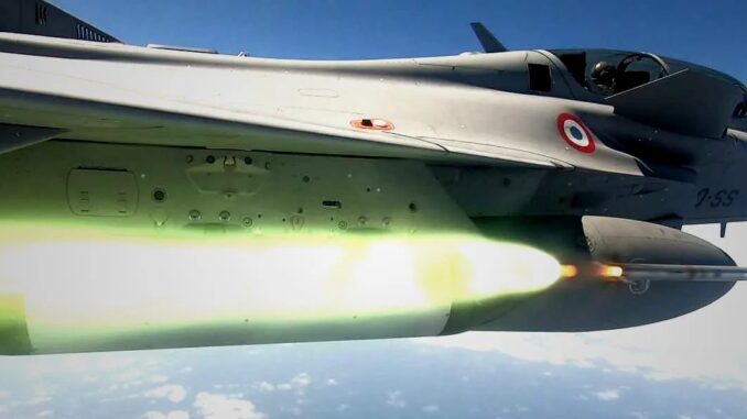 Französisches Rafale-Kampfjets mit Anti-UAV-Fähigkeit - BlauBahn