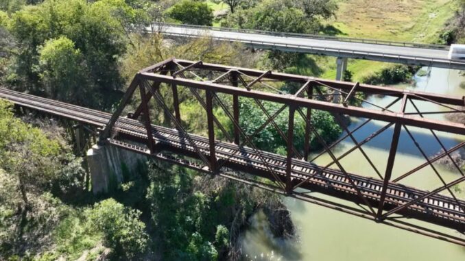 OmniTRAX Texas implementiert autonomes Gleisüberwachungssystem - BlauBahn
