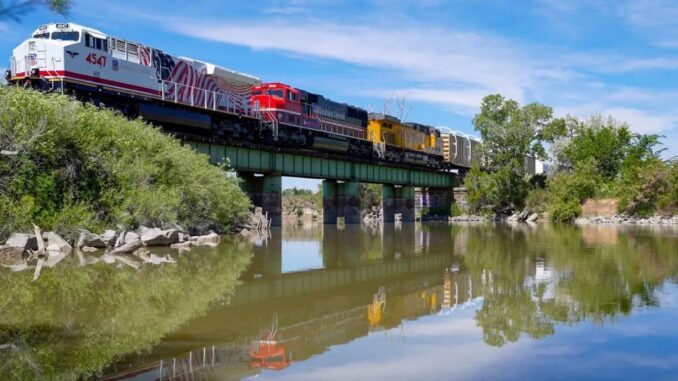 Union Pacifics Neue Lokomotive Artemis III mit Raketenkomponenten gestartet - BlauBahn