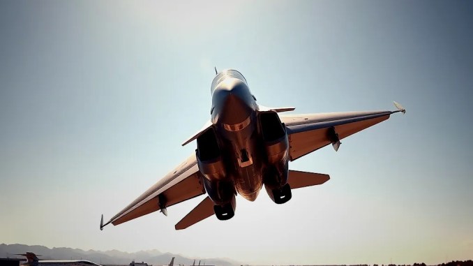 Erster Flug des ersten in Brasilien gefertigten Gripen E - BlauBahn