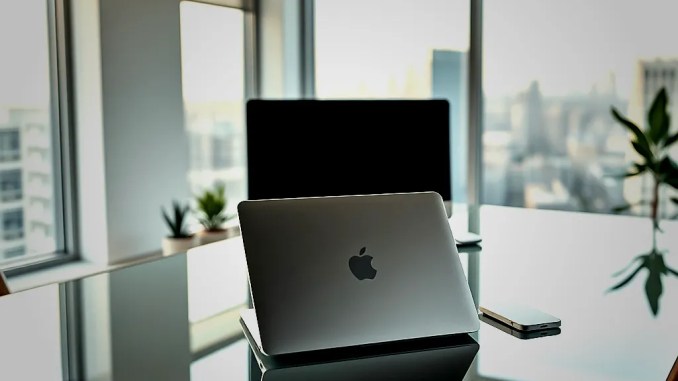 Neues MacBook Pro und iMac mit Apple M6 12-Kern-GPU umfasst. Produktionsaufgaben erreicht der Akku Laufzeiten von bis zu 24 Stunden; Intensive Workflows bleiben das Powermanagement effizient und priorisiert thermisch über Spitzenleistung. - BlauBahn